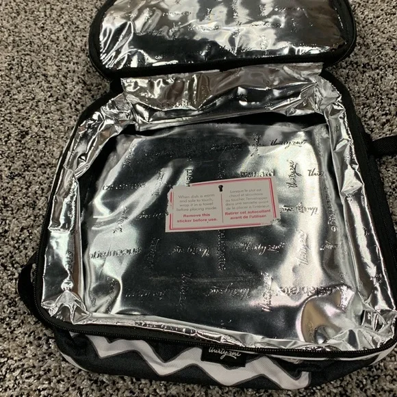 Very nice 3 piece thermal set. 2 thermals that hold 8 X 8 pans